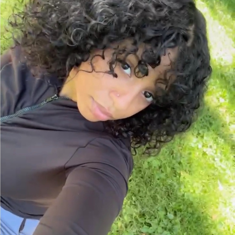 Meet your Posher, Mae